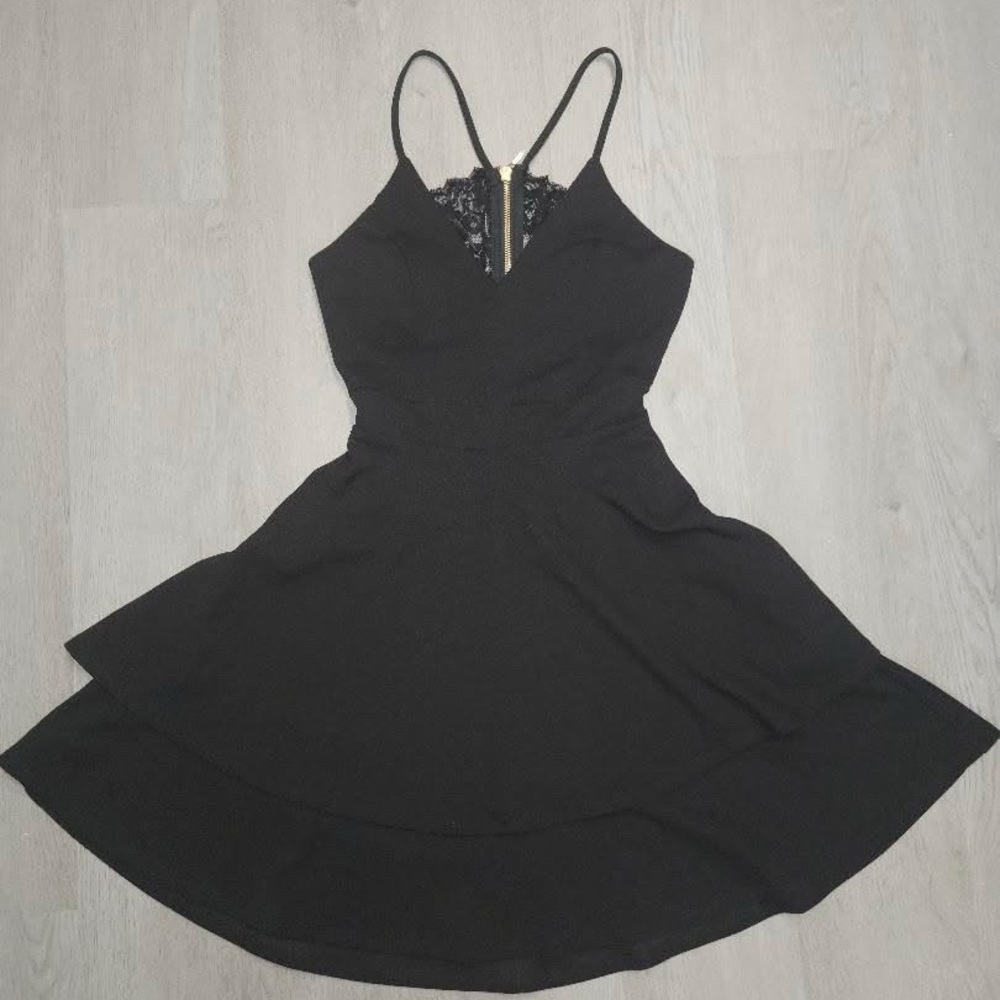 formal flowy Windsor dress (black)